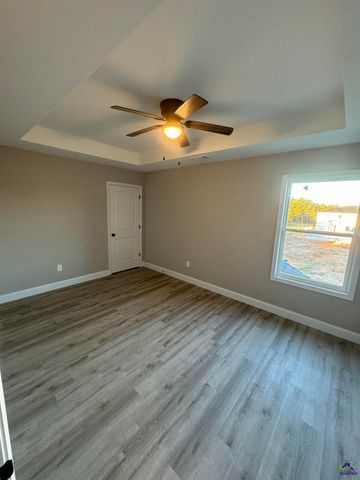 260 Beau Claire Circle, Byron, GA 31008