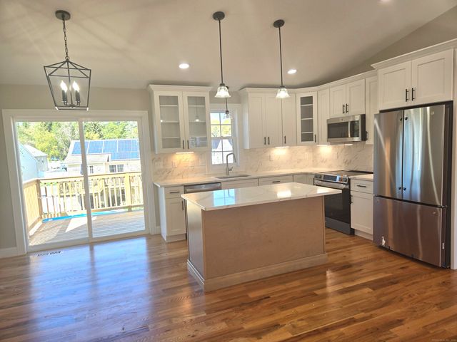 24 Yorktown Ridge, Waterbury, CT 06704