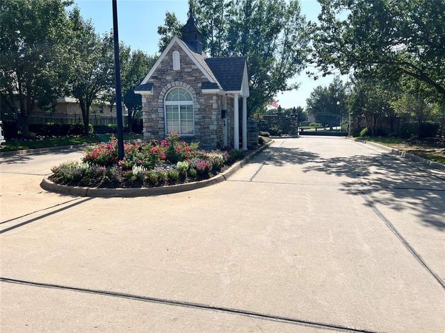2400 Forest Glen Drive, Choctaw, OK 73020