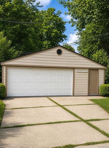 20077 Negaunee, Redford, MI 48240