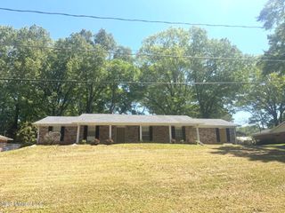 303 Live Oak Drive, Natchez, MS 39120