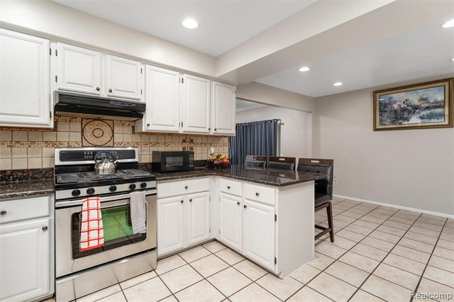 42161 Schoenherr Road, Sterling Heights, MI 48313