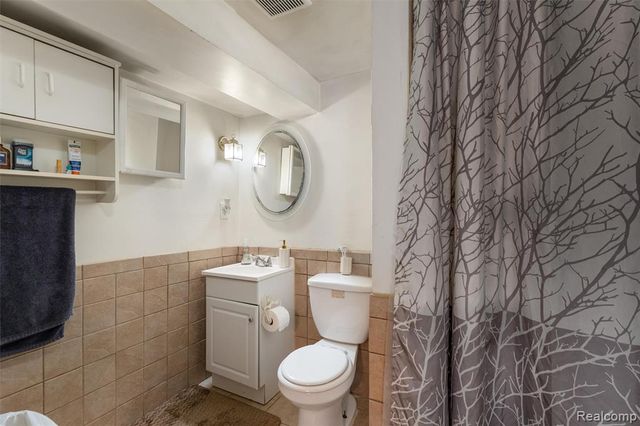 42161 Schoenherr Road, Sterling Heights, MI 48313