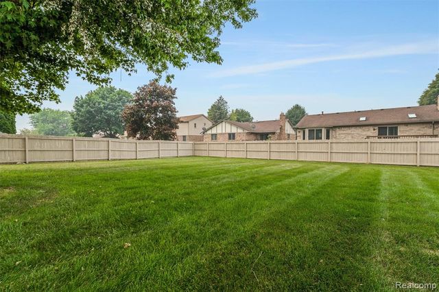 42161 Schoenherr Road, Sterling Heights, MI 48313