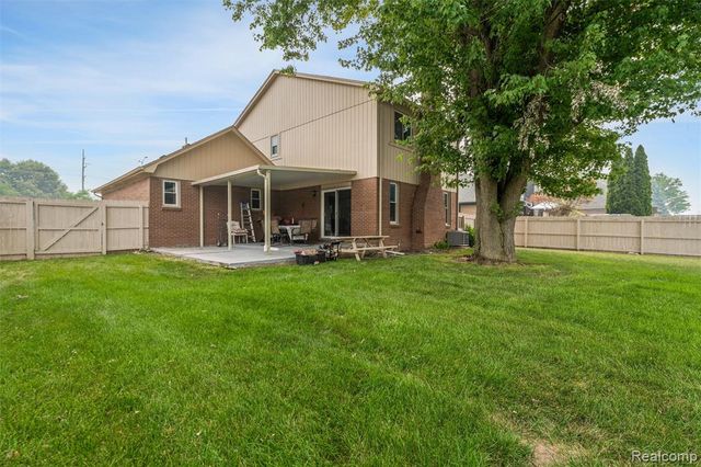 42161 Schoenherr Road, Sterling Heights, MI 48313