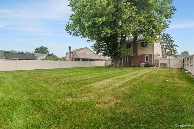 42161 Schoenherr Road, Sterling Heights, MI 48313