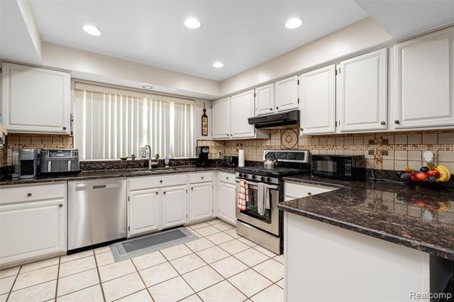 42161 Schoenherr Road, Sterling Heights, MI 48313