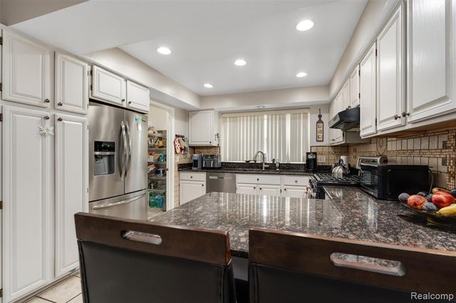 42161 Schoenherr Road, Sterling Heights, MI 48313