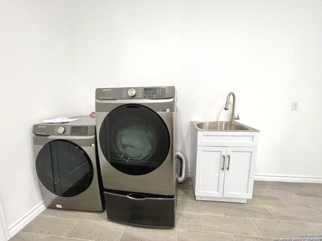 97 BERWICK, Victoria, TX 77904