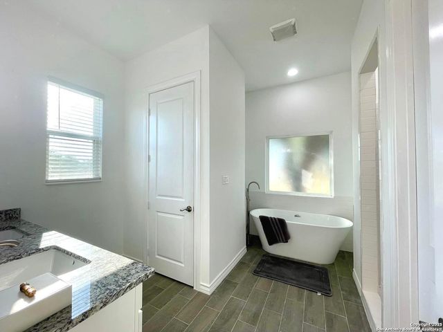 97 BERWICK, Victoria, TX 77904