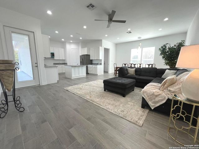 97 BERWICK, Victoria, TX 77904