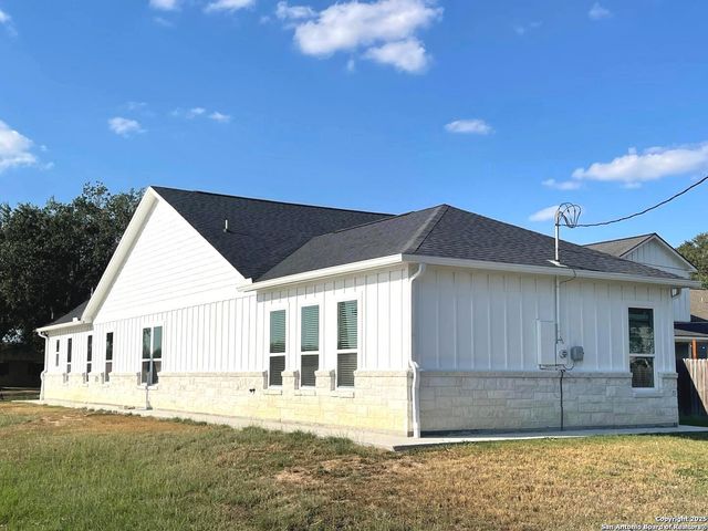 97 BERWICK, Victoria, TX 77904