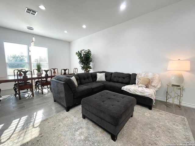 97 BERWICK, Victoria, TX 77904