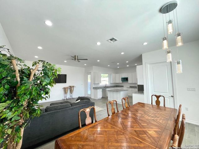 97 BERWICK, Victoria, TX 77904