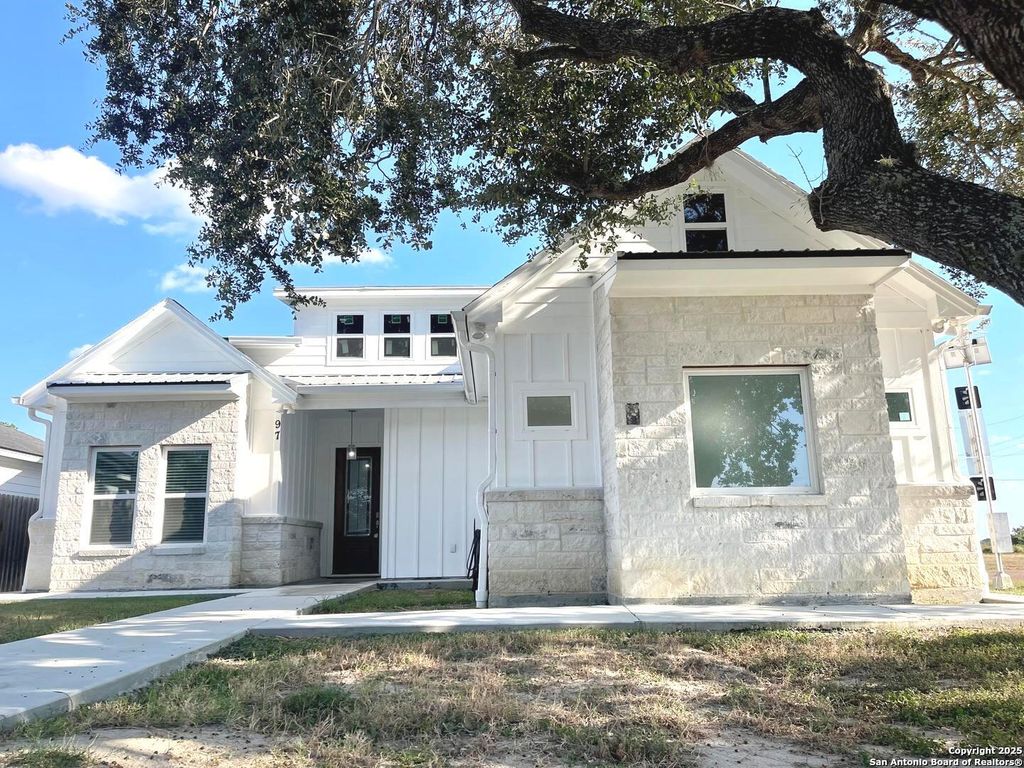 97 BERWICK, Victoria, TX 77904