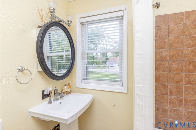 1124 Northampton Rd, Petersburg, VA 23805