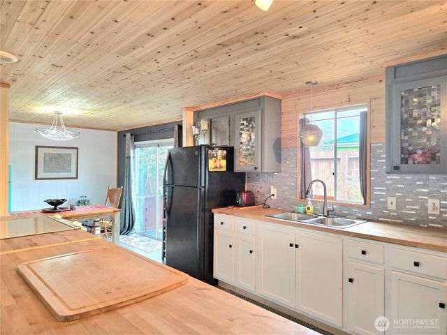 502 W Veterans Avenue, Westport, WA 98595