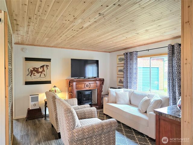 502 W Veterans Avenue, Westport, WA 98595