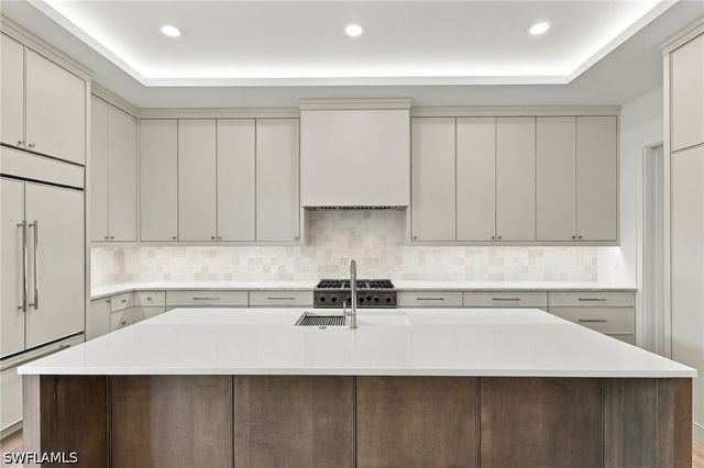 82 9th ST S 205, Naples, FL 34102