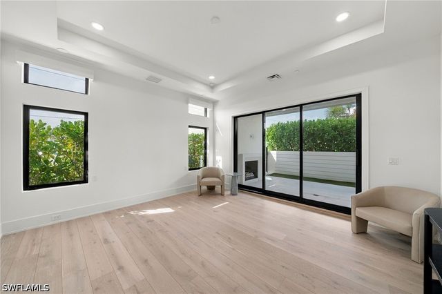 82 9th ST S 205, Naples, FL 34102