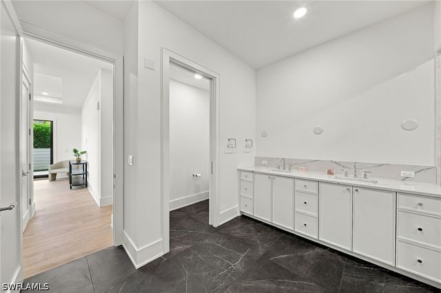 82 9th ST S 205, Naples, FL 34102