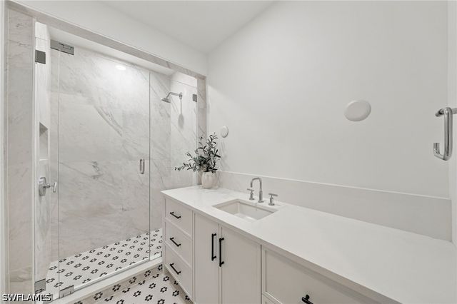 82 9th ST S 205, Naples, FL 34102