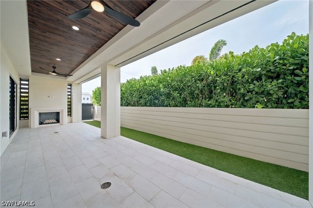 82 9th ST S 205, Naples, FL 34102