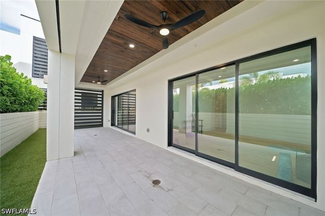 82 9th ST S 205, Naples, FL 34102