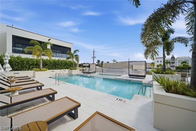 82 9th ST S 205, Naples, FL 34102