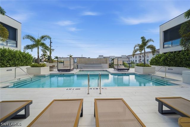 82 9th ST S 205, Naples, FL 34102
