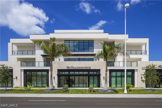 82 9th ST S 205, Naples, FL 34102