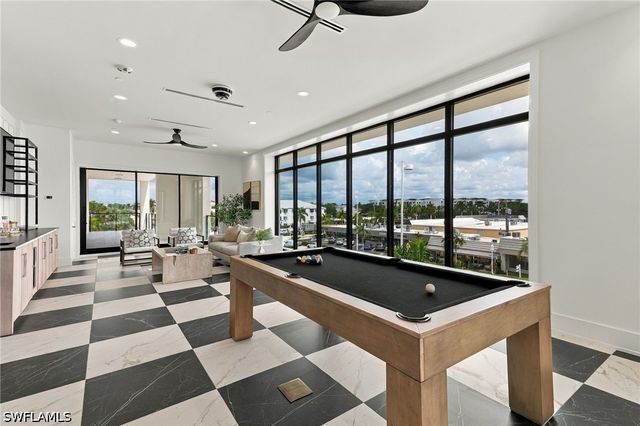 82 9th ST S 205, Naples, FL 34102
