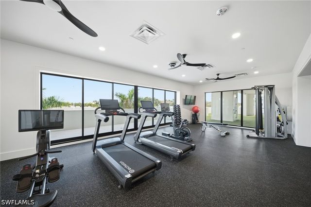 82 9th ST S 205, Naples, FL 34102