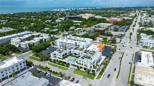 82 9th ST S 205, Naples, FL 34102