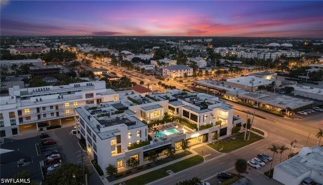 82 9th ST S 205, Naples, FL 34102