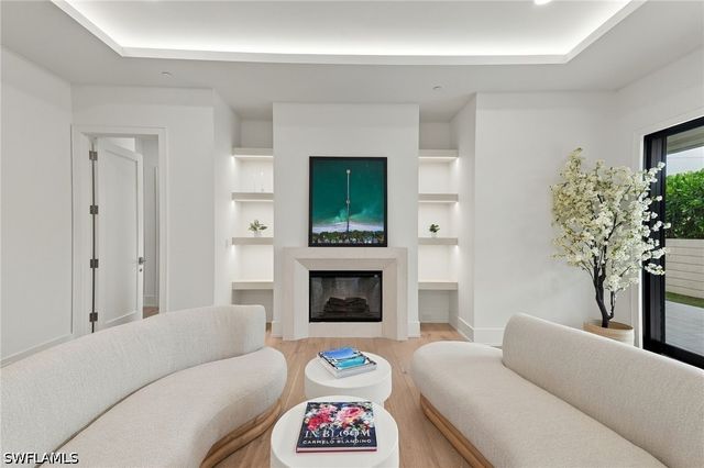 82 9th ST S 205, Naples, FL 34102