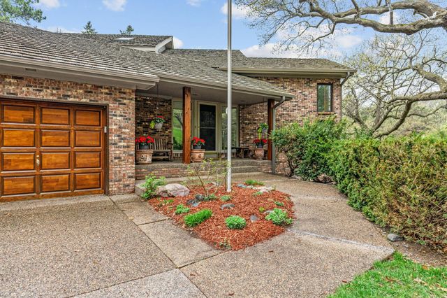 5811 Shannon Drive, Edina, MN 55439