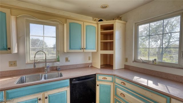 4896 High Hill Road, Cambridge, OH 43725