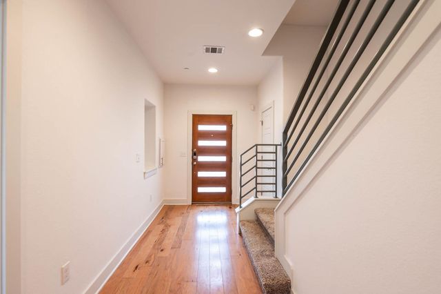 7204 Bassett CT, Austin, TX 78741