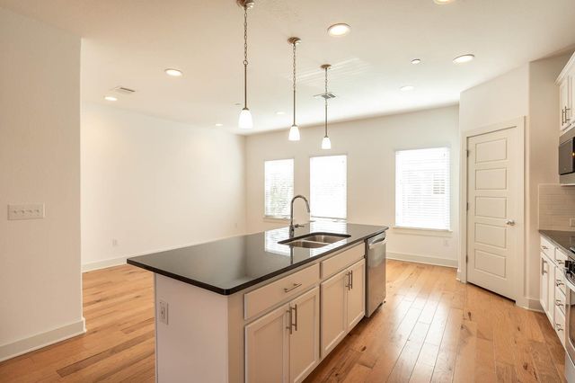 7204 Bassett CT, Austin, TX 78741