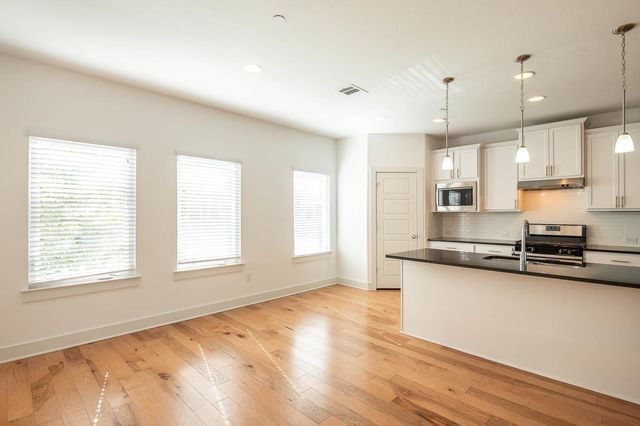 7204 Bassett CT, Austin, TX 78741