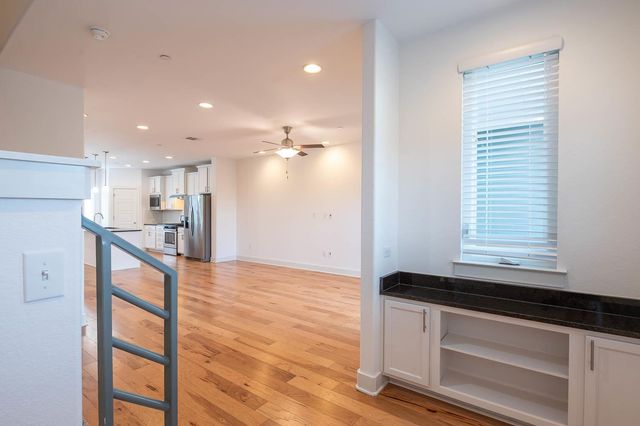 7204 Bassett CT, Austin, TX 78741