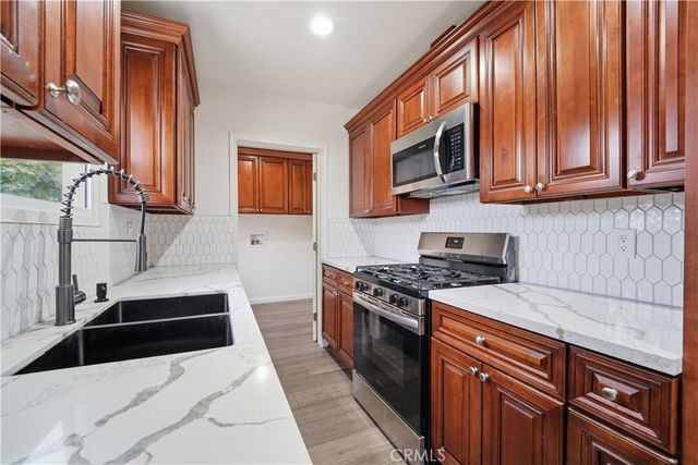 7620 Variel Avenue, Canoga Park, CA 91304