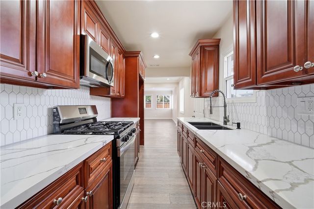 7620 Variel Avenue, Canoga Park, CA 91304
