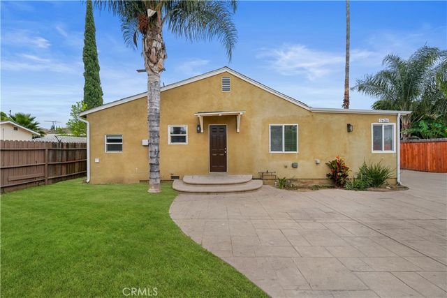 7620 Variel Avenue, Canoga Park, CA 91304