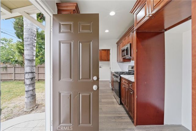 7620 Variel Avenue, Canoga Park, CA 91304