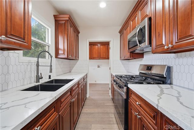 7620 Variel Avenue, Canoga Park, CA 91304