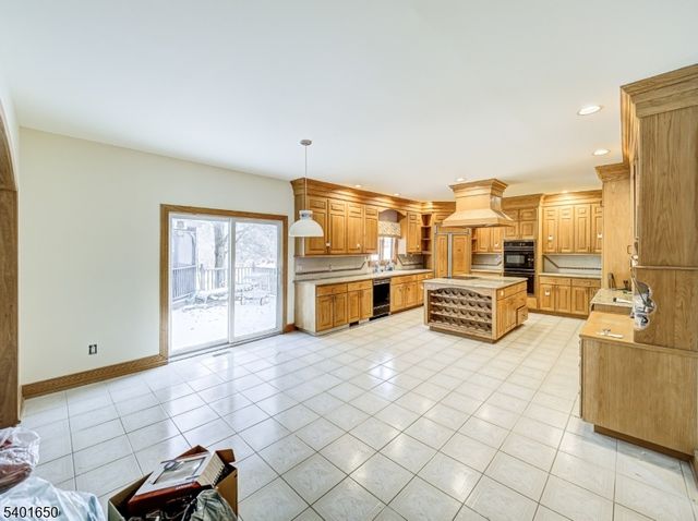 9 Charles Ct, Clinton Twp., NJ 08801