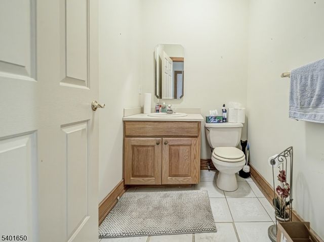 9 Charles Ct, Clinton Twp., NJ 08801