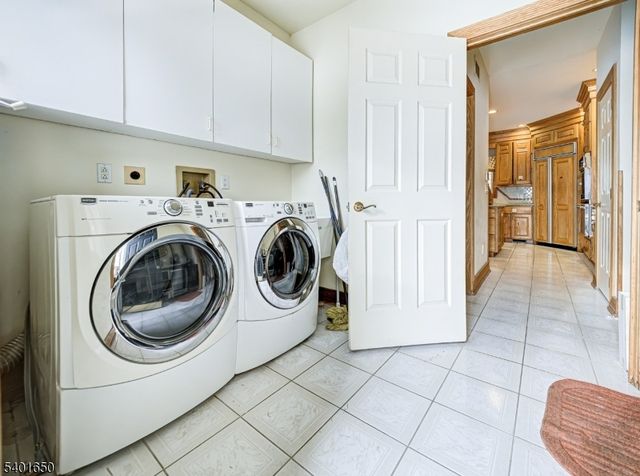 9 Charles Ct, Clinton Twp., NJ 08801